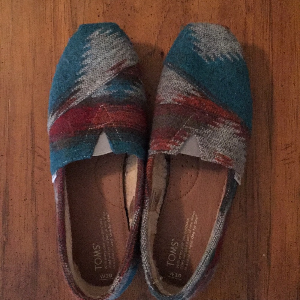 TOMS southwestern multi colored & faux fur lining